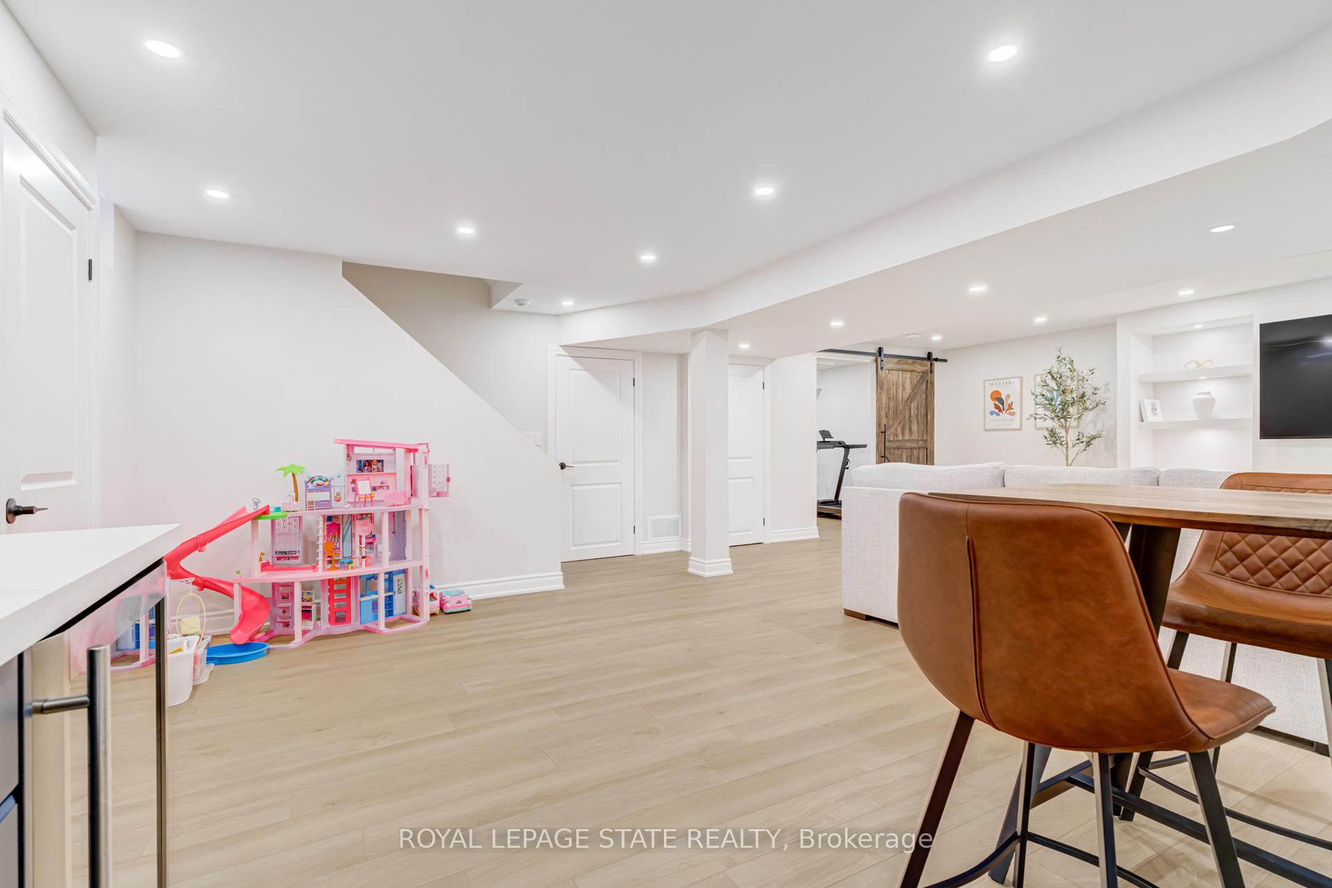Photo 42 of 36 Irwin Avenue, Hamilton, Meadowlands — HOMEH