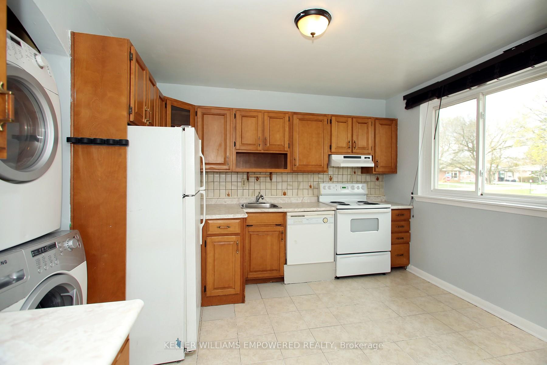 Photo 3 of 5 Tulloch Drive, Ajax, South East — HOMEH