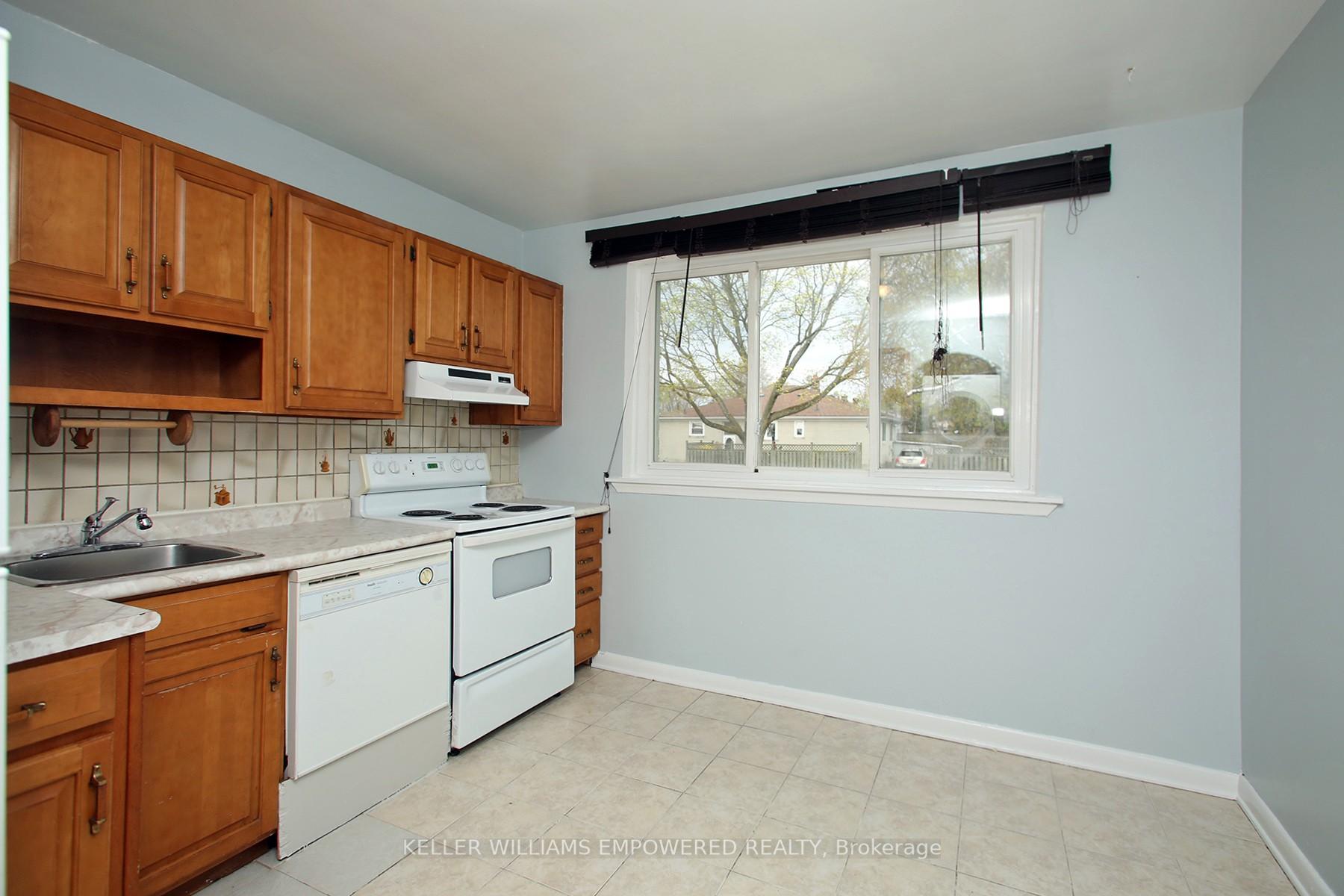 Photo 5 of 5 Tulloch Drive, Ajax, South East — HOMEH