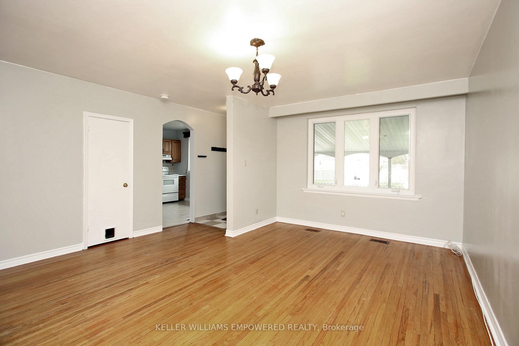 Photo 9 of 5 Tulloch Drive, Ajax, South East — HOMEH