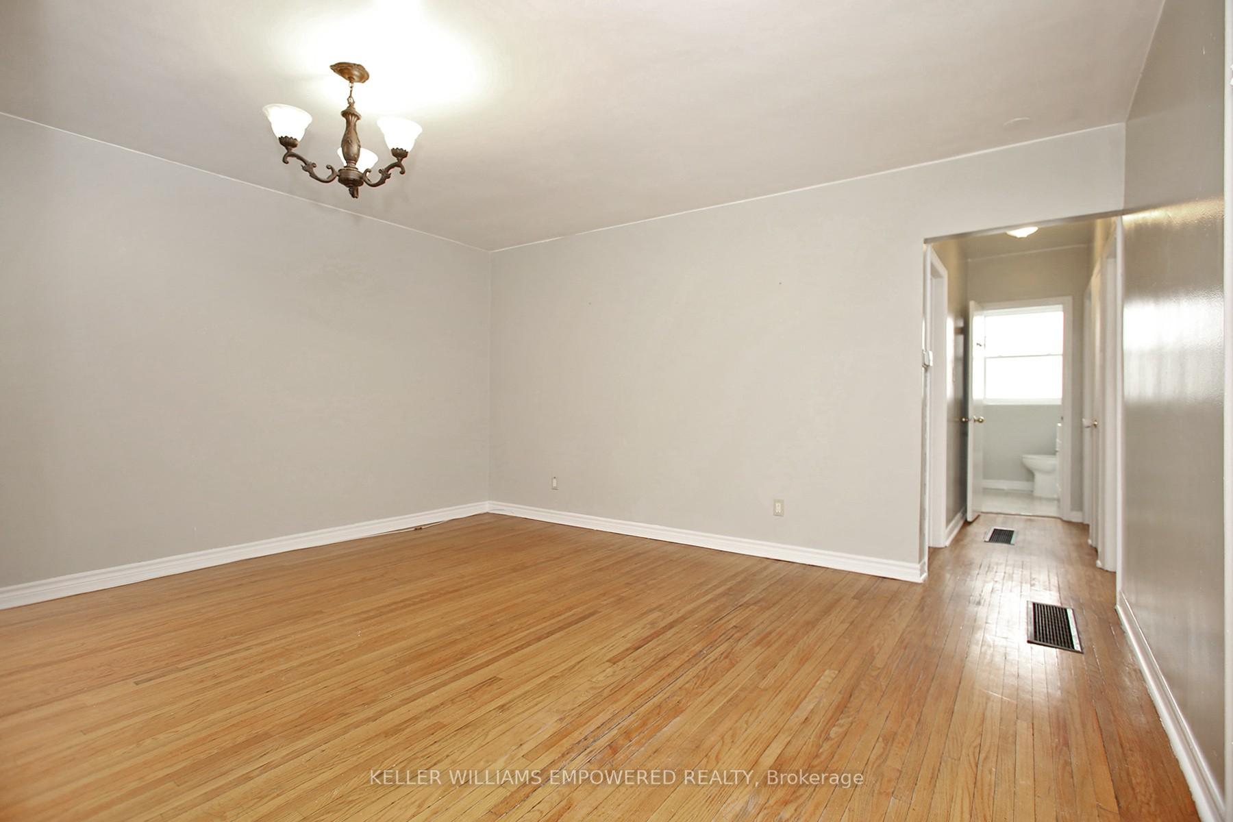 Photo 11 of 5 Tulloch Drive, Ajax, South East — HOMEH