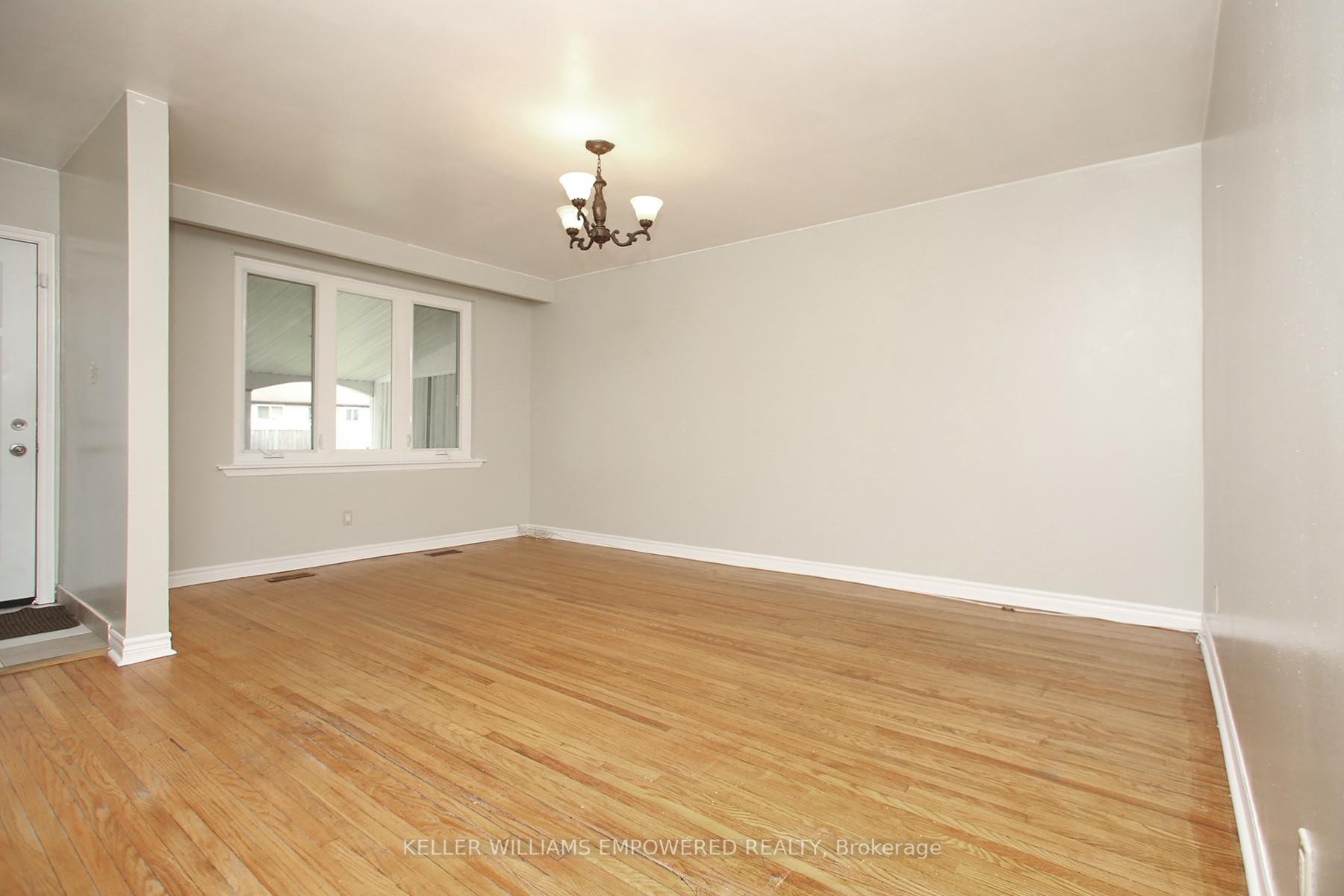 Photo 10 of 5 Tulloch Drive, Ajax, South East — HOMEH