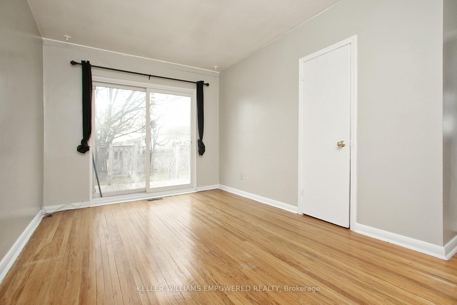 Photo 12 of 5 Tulloch Drive, Ajax, South East — HOMEH