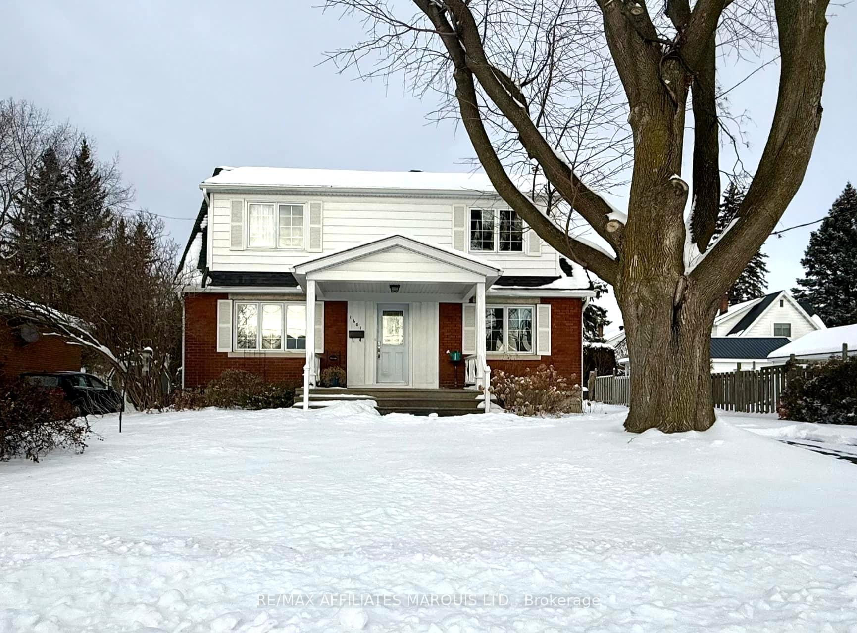Front of 1601 Queen Street