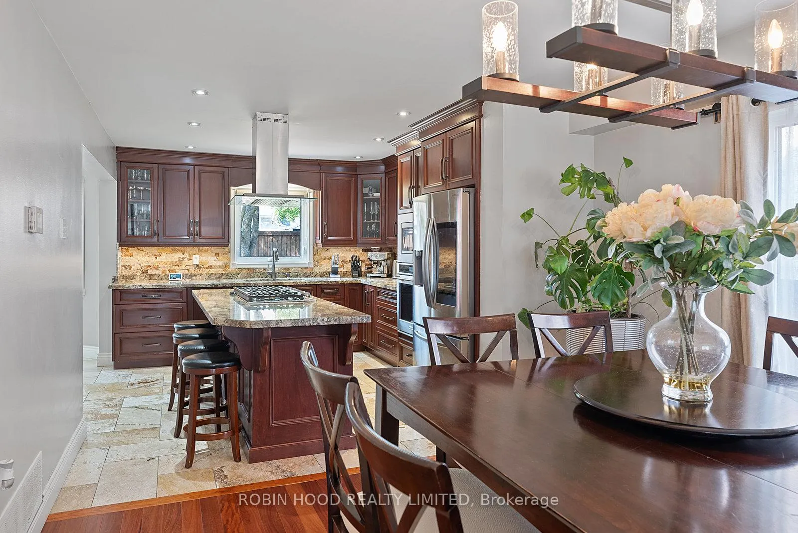 Photo 3 of 22 Strangway Court, Brampton, Heart Lake West — HOMEH
