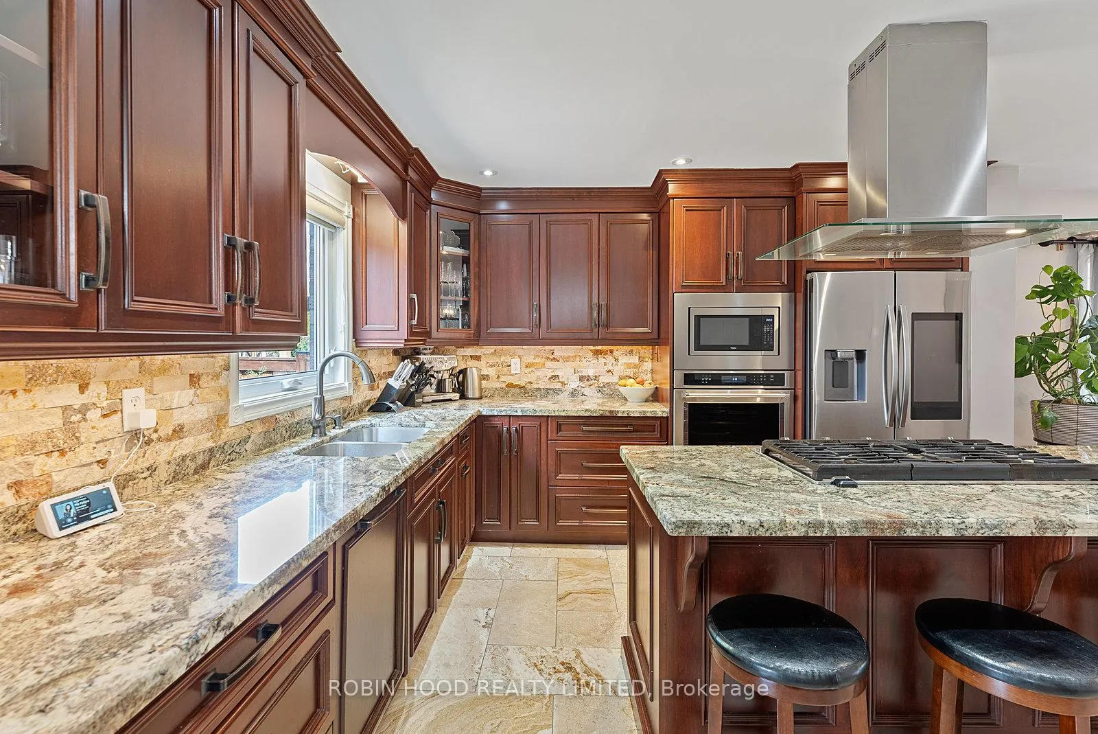 Photo 4 of 22 Strangway Court, Brampton, Heart Lake West — HOMEH
