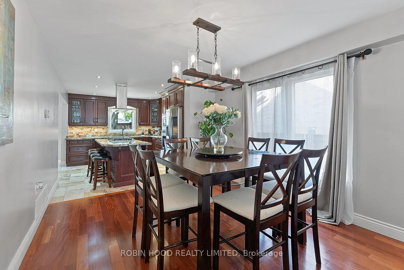 Photo 5 of 22 Strangway Court, Brampton, Heart Lake West — HOMEH