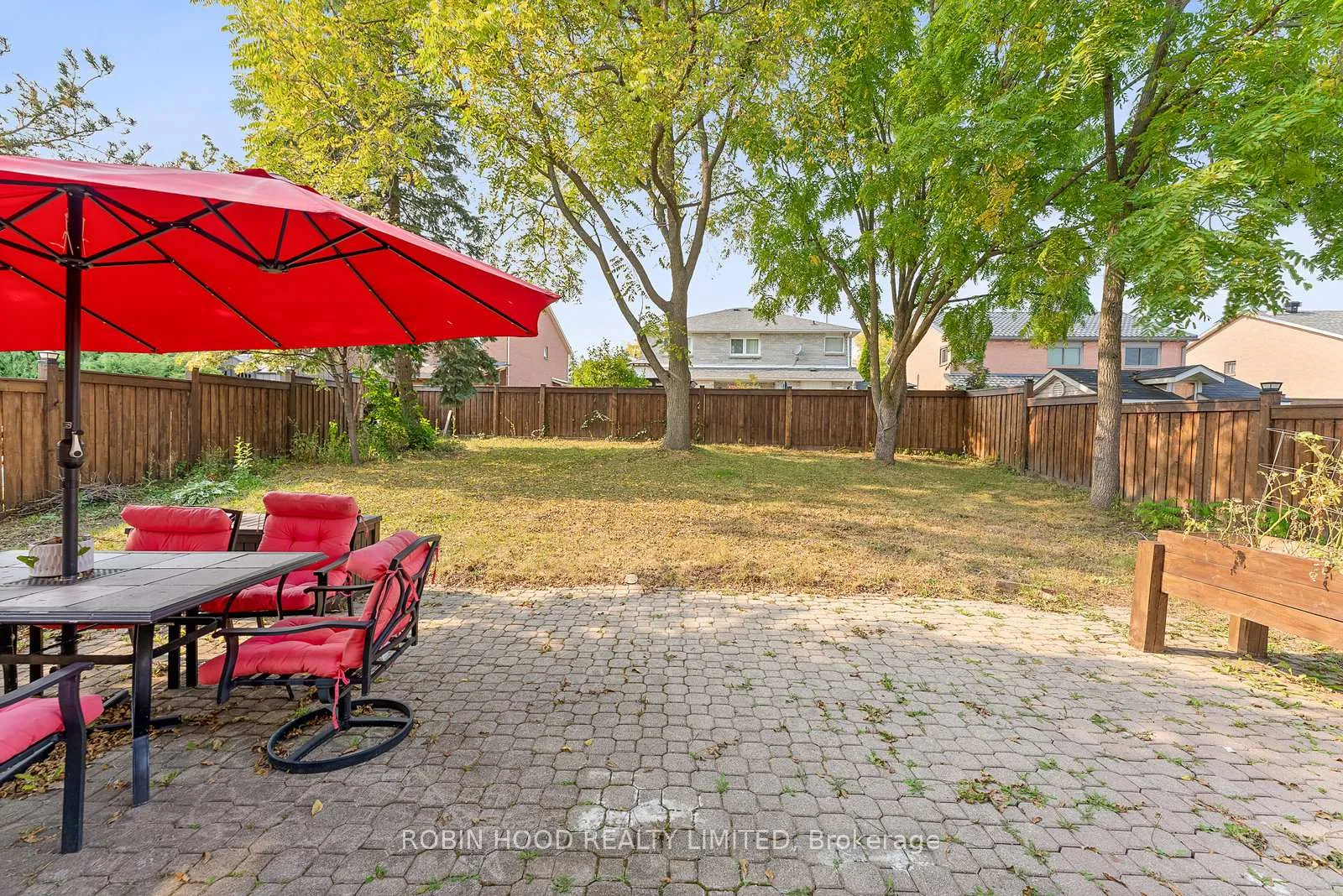 Photo 10 of 22 Strangway Court, Brampton, Heart Lake West — HOMEH