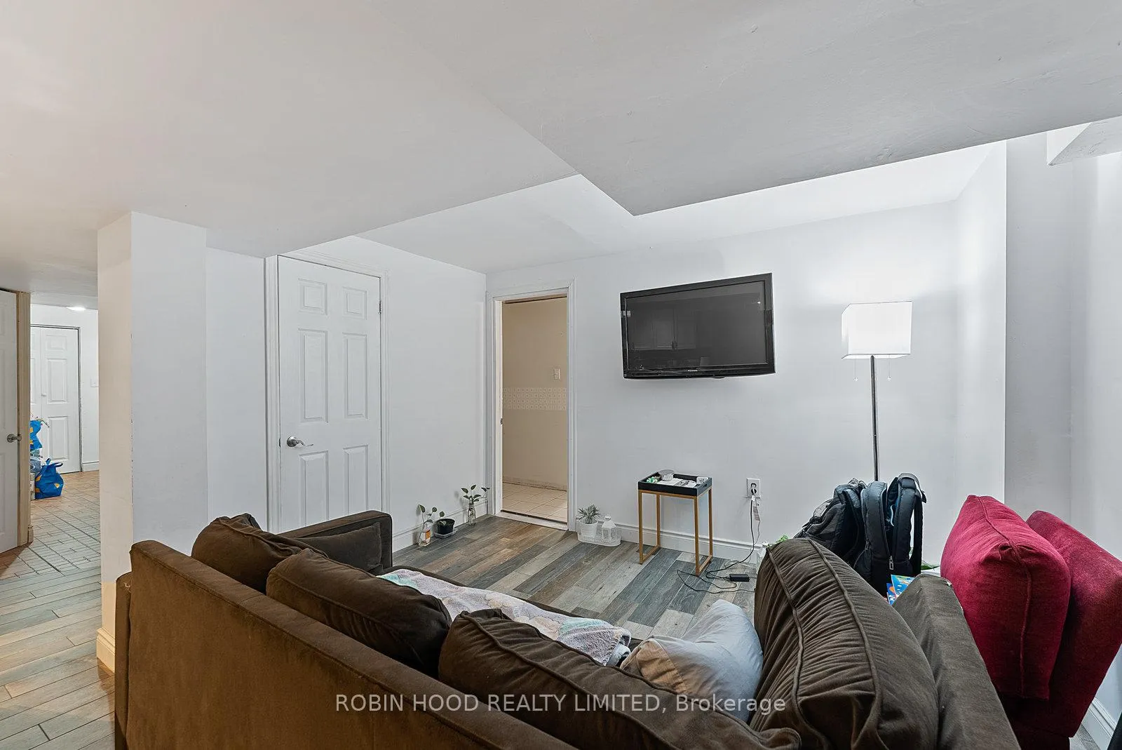 Photo 11 of 22 Strangway Court, Brampton, Heart Lake West — HOMEH