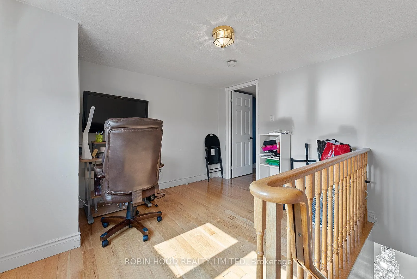 Photo 16 of 22 Strangway Court, Brampton, Heart Lake West — HOMEH