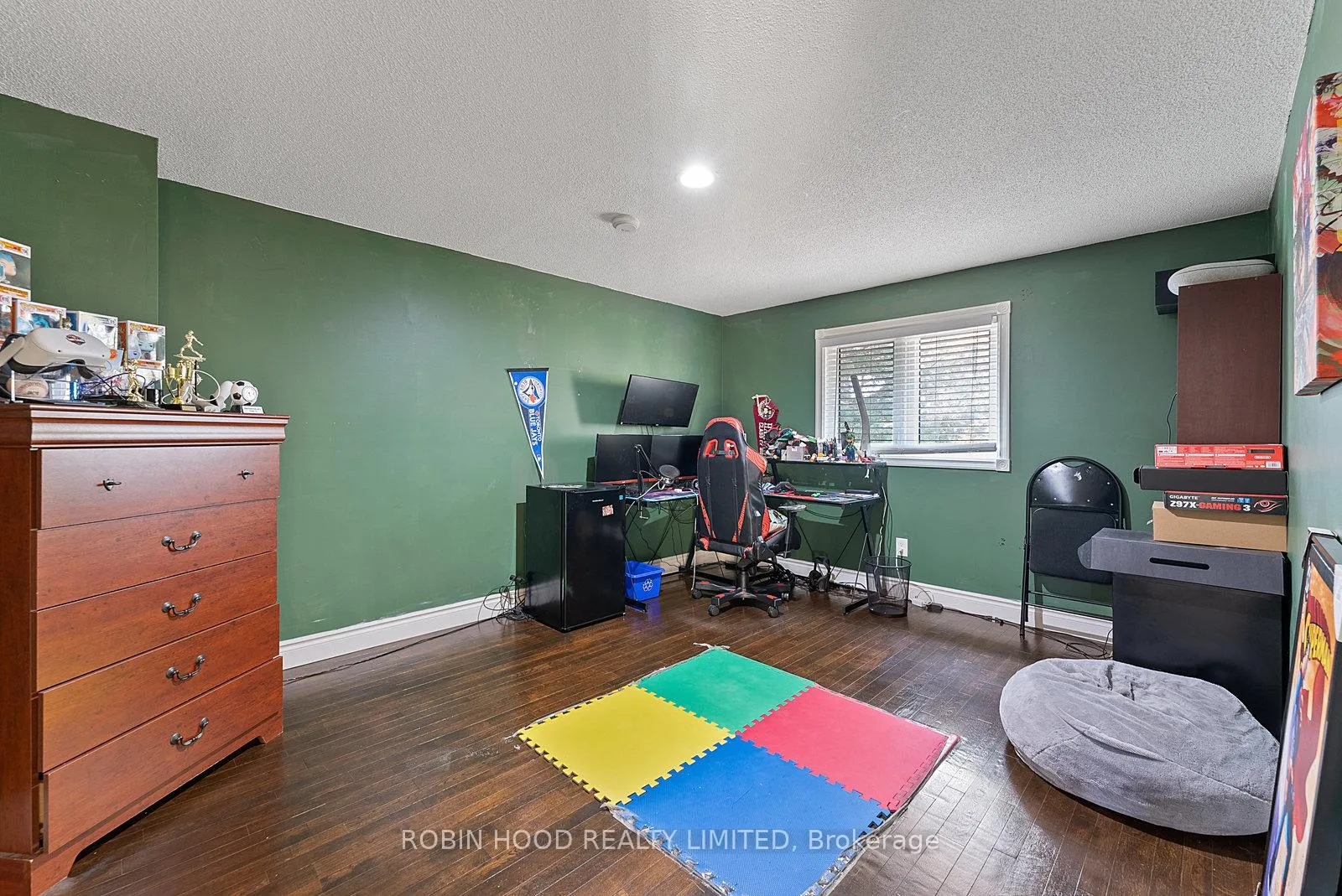 Photo 17 of 22 Strangway Court, Brampton, Heart Lake West — HOMEH