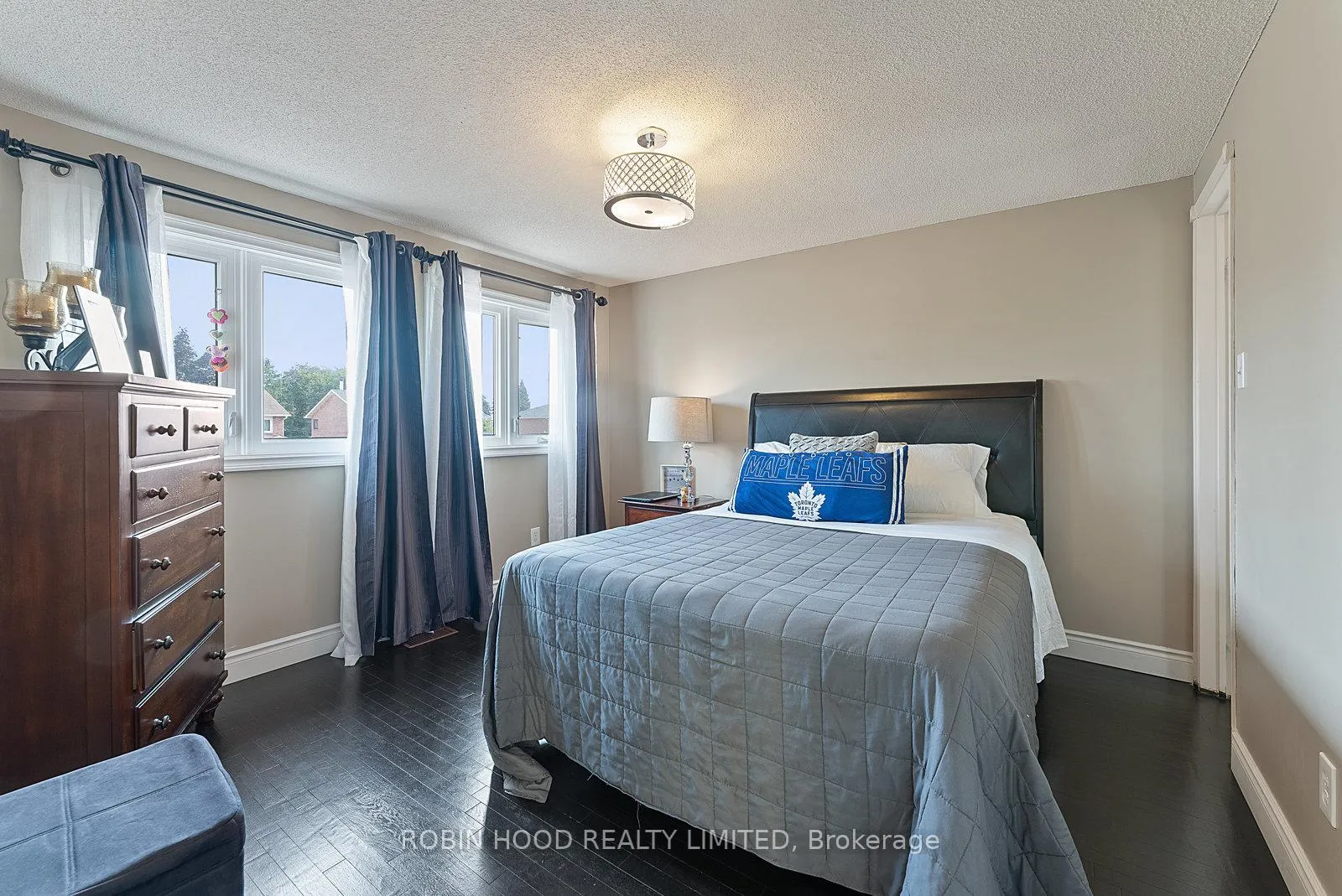 Photo 18 of 22 Strangway Court, Brampton, Heart Lake West — HOMEH