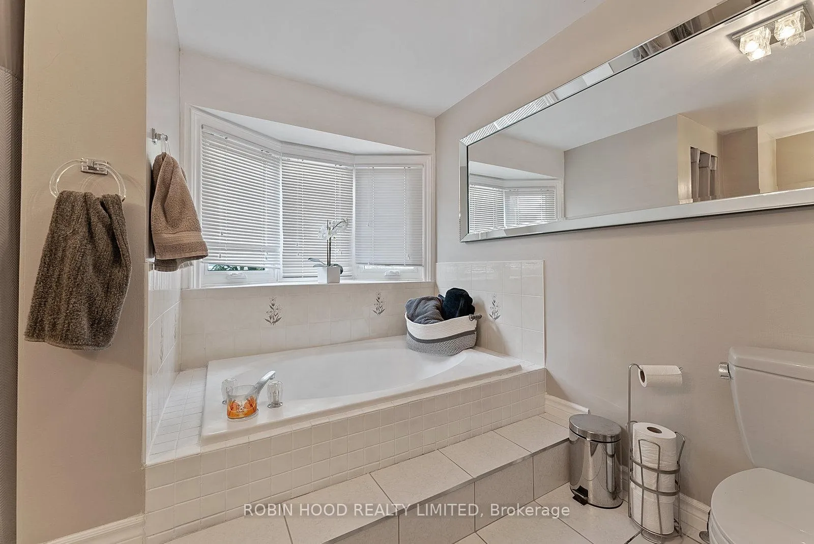 Photo 21 of 22 Strangway Court, Brampton, Heart Lake West — HOMEH