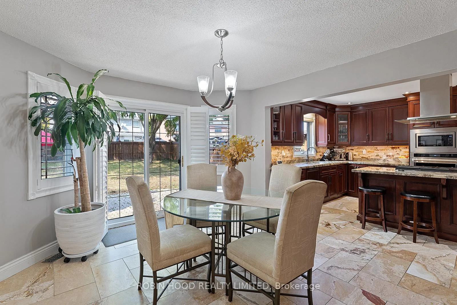 Photo 33 of 22 Strangway Court, Brampton, Heart Lake West — HOMEH