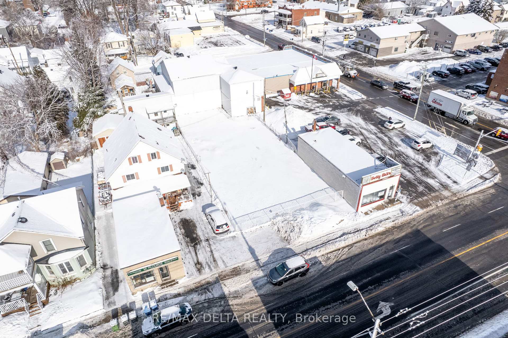 Photo 1 of 439 Water Street E, Cornwall — HOMEH