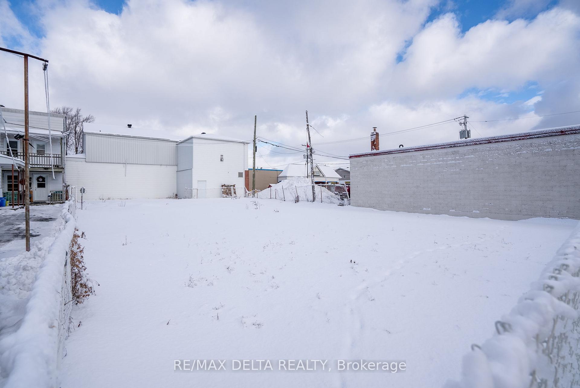 Photo 2 of 439 Water Street E, Cornwall — HOMEH