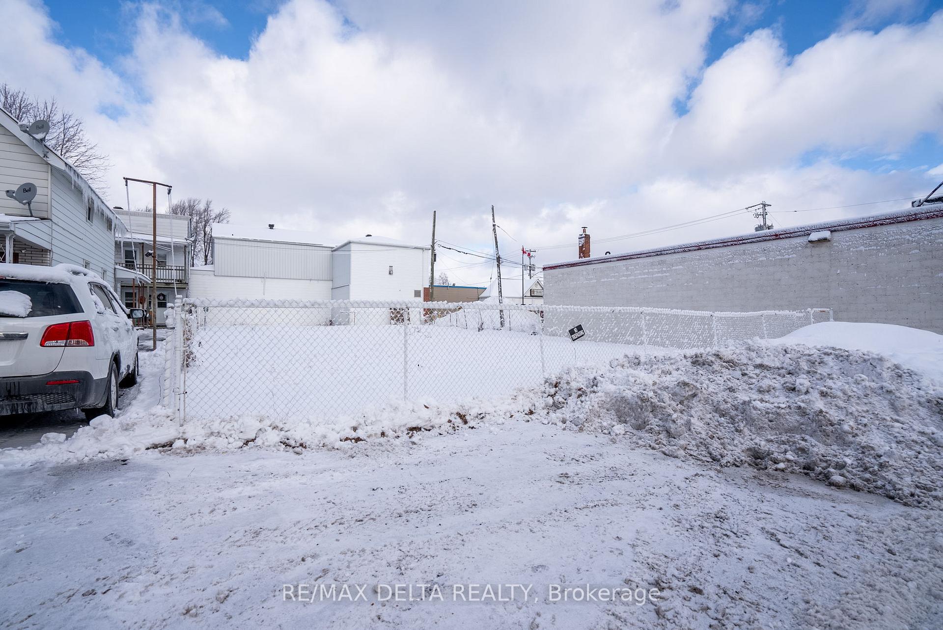 Photo 3 of 439 Water Street E, Cornwall — HOMEH
