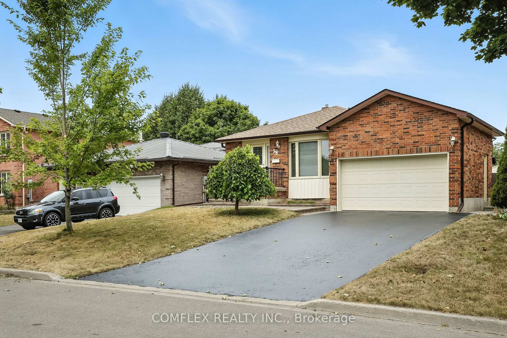 Photo 3 of 38 Barley Mill Crescent, Clarington, Bowmanville — HOMEH
