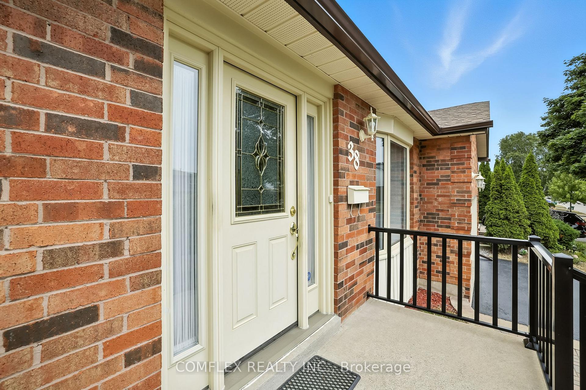 Photo 5 of 38 Barley Mill Crescent, Clarington, Bowmanville — HOMEH