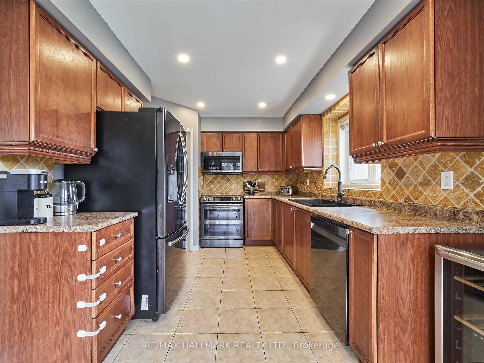 Photo 9 of 150 Bannister Street, Clarington, Bowmanville — HOMEH