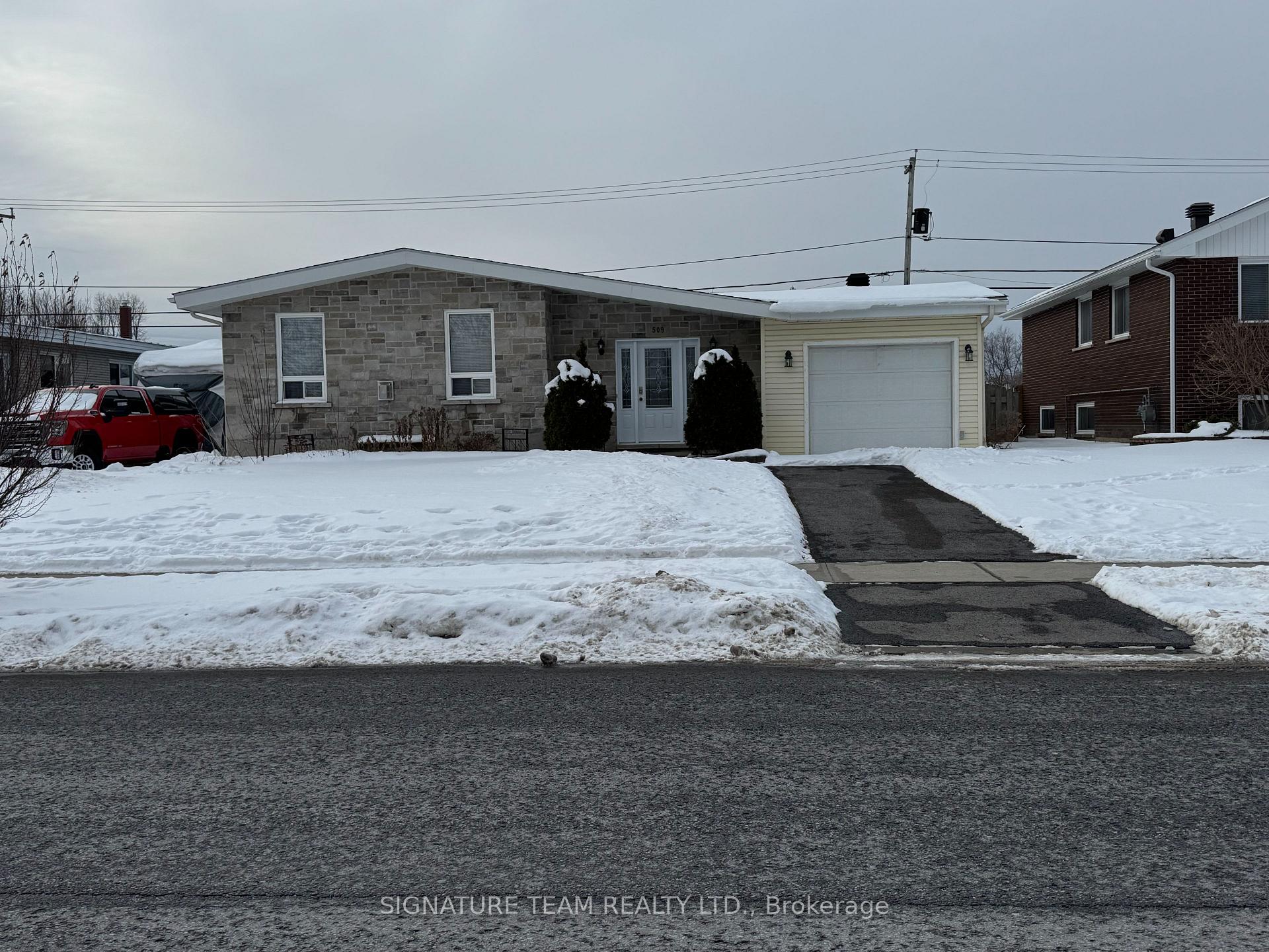 Photo 2 of 509 Anderson Drive, Cornwall — HOMEH