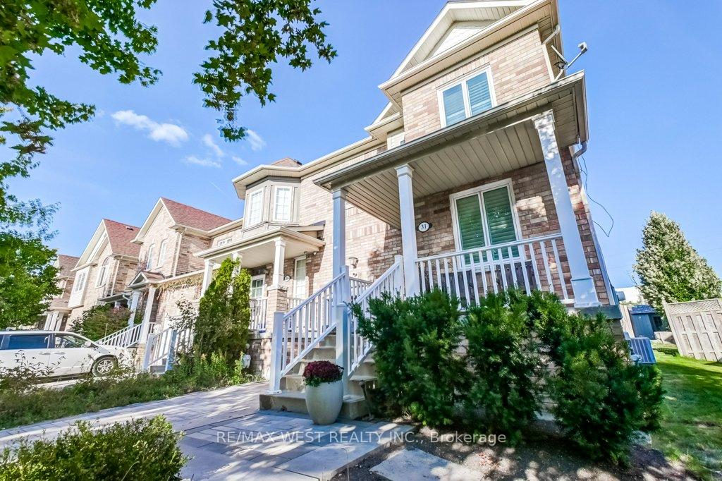 Photo 7 of 31 Watkins Glen Crescent, Aurora, Bayview Wellington — HOMEH