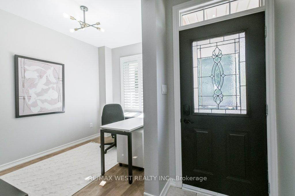 Photo 4 of 31 Watkins Glen Crescent, Aurora, Bayview Wellington — HOMEH