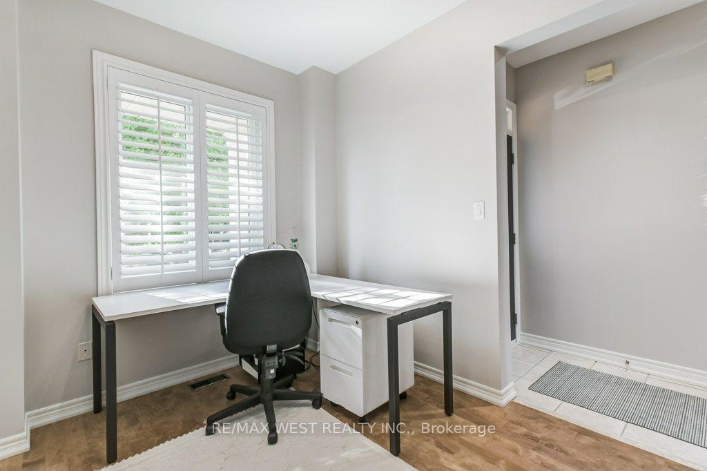 Photo 8 of 31 Watkins Glen Crescent, Aurora, Bayview Wellington — HOMEH