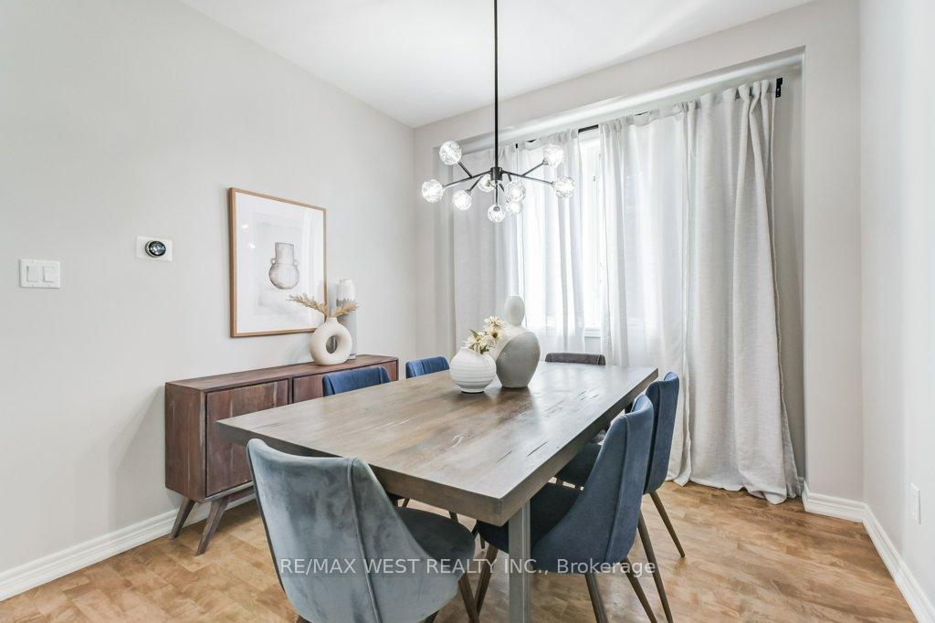 Photo 9 of 31 Watkins Glen Crescent, Aurora, Bayview Wellington — HOMEH