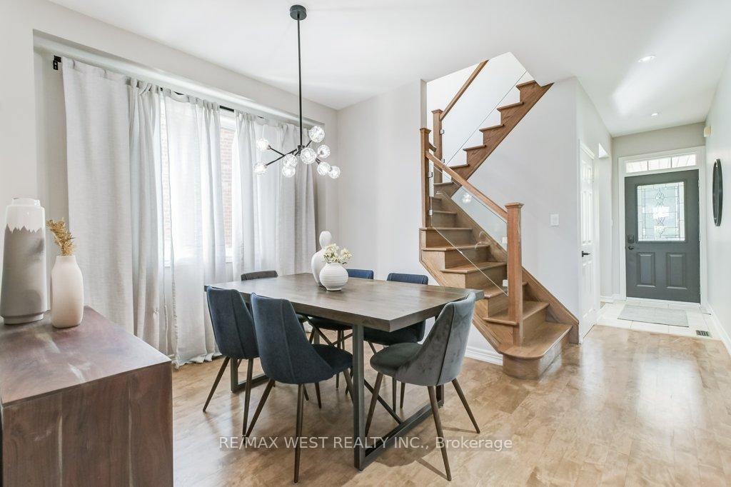 Photo 14 of 31 Watkins Glen Crescent, Aurora, Bayview Wellington — HOMEH