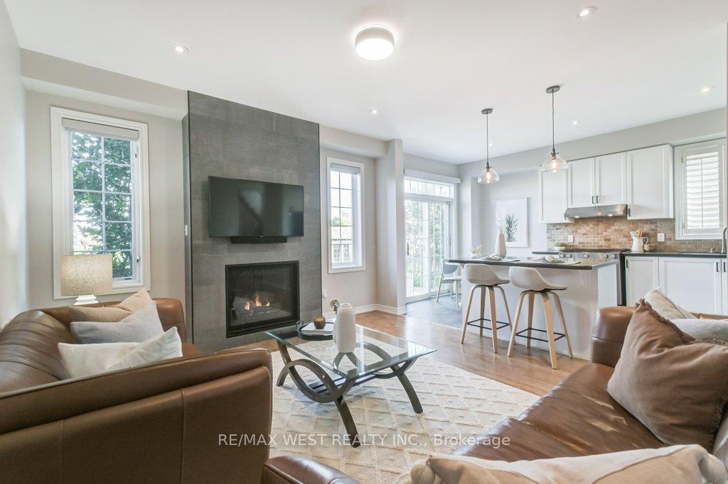 Photo 13 of 31 Watkins Glen Crescent, Aurora, Bayview Wellington — HOMEH