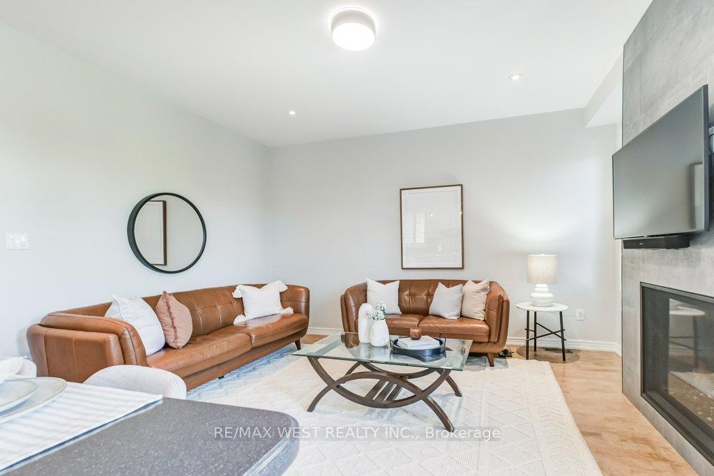 Photo 11 of 31 Watkins Glen Crescent, Aurora, Bayview Wellington — HOMEH