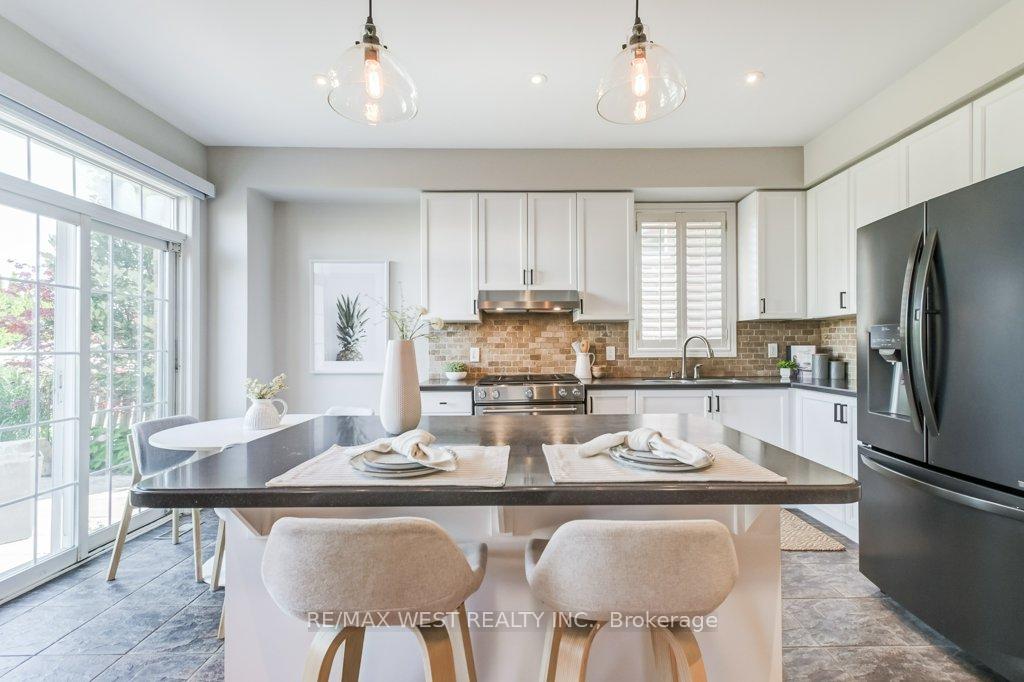 Photo 37 of 31 Watkins Glen Crescent, Aurora, Bayview Wellington — HOMEH