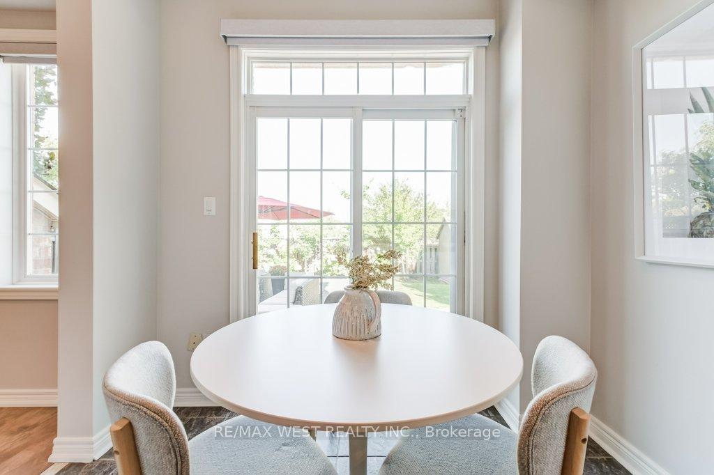 Photo 18 of 31 Watkins Glen Crescent, Aurora, Bayview Wellington — HOMEH