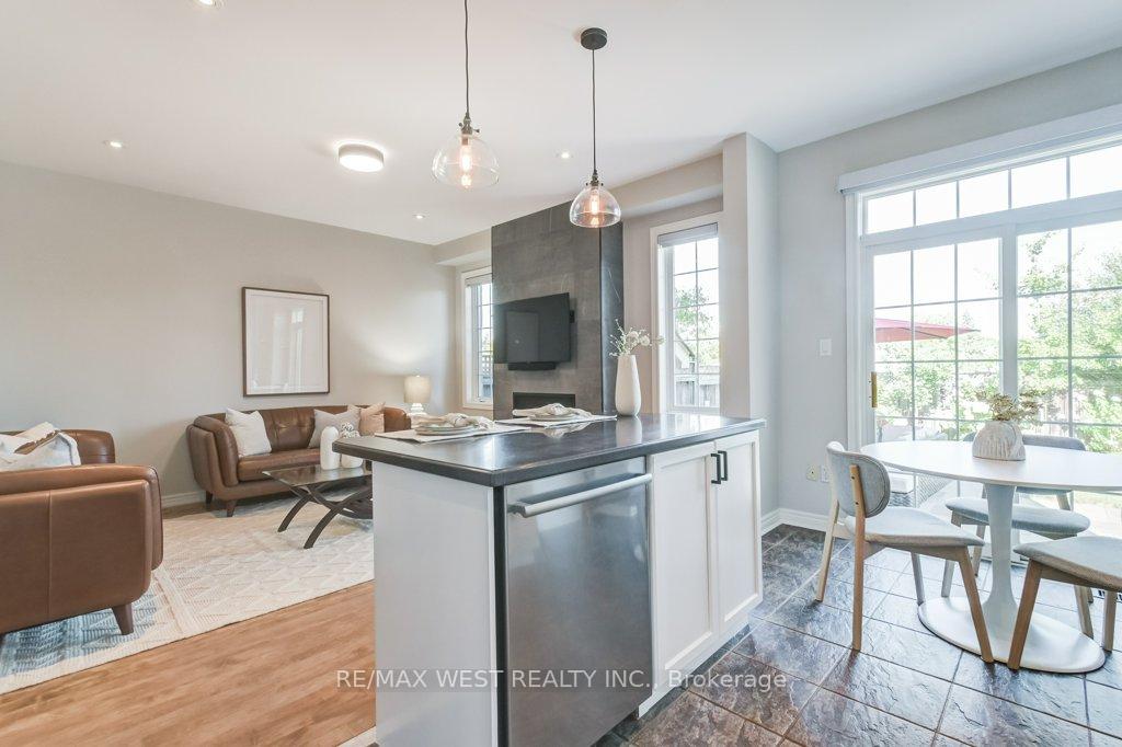 Photo 20 of 31 Watkins Glen Crescent, Aurora, Bayview Wellington — HOMEH