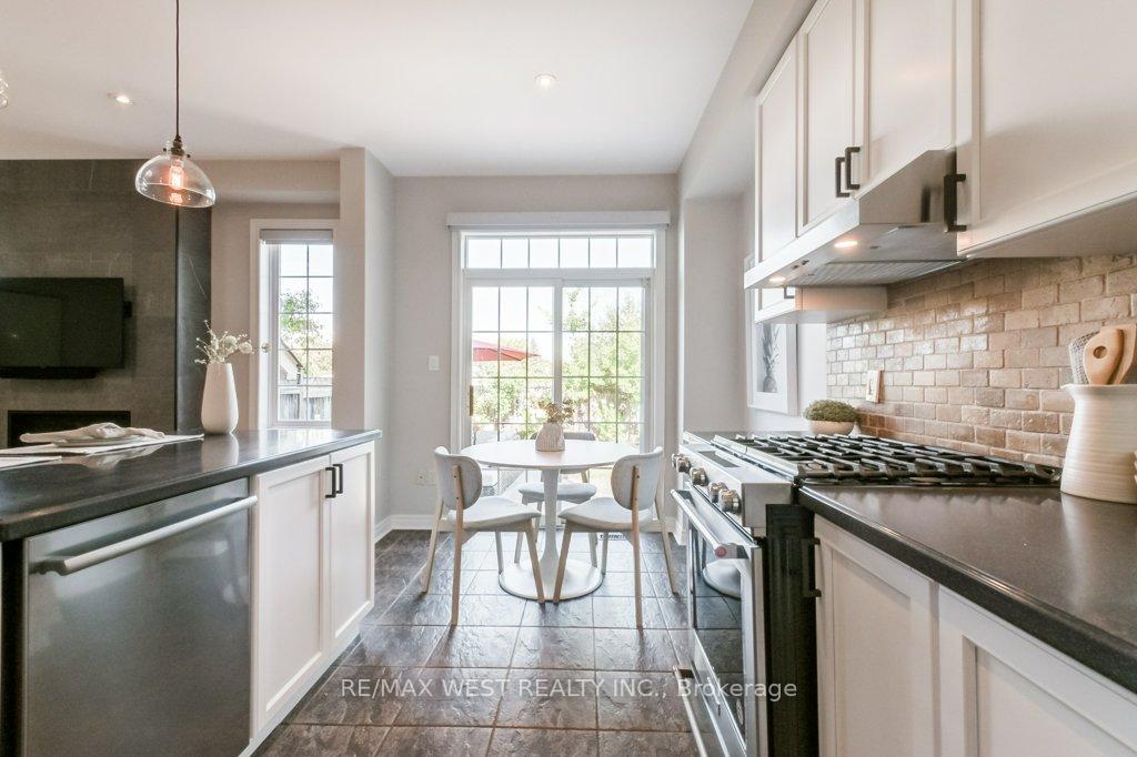 Photo 21 of 31 Watkins Glen Crescent, Aurora, Bayview Wellington — HOMEH