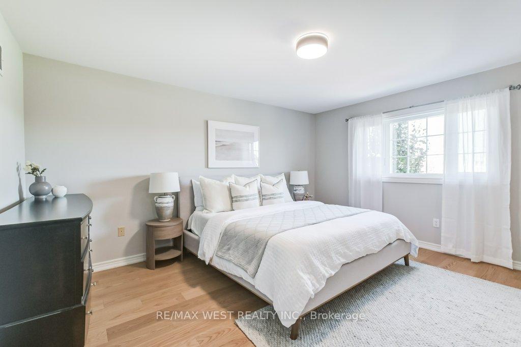 Photo 23 of 31 Watkins Glen Crescent, Aurora, Bayview Wellington — HOMEH