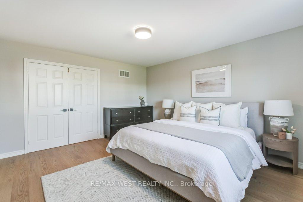 Photo 24 of 31 Watkins Glen Crescent, Aurora, Bayview Wellington — HOMEH