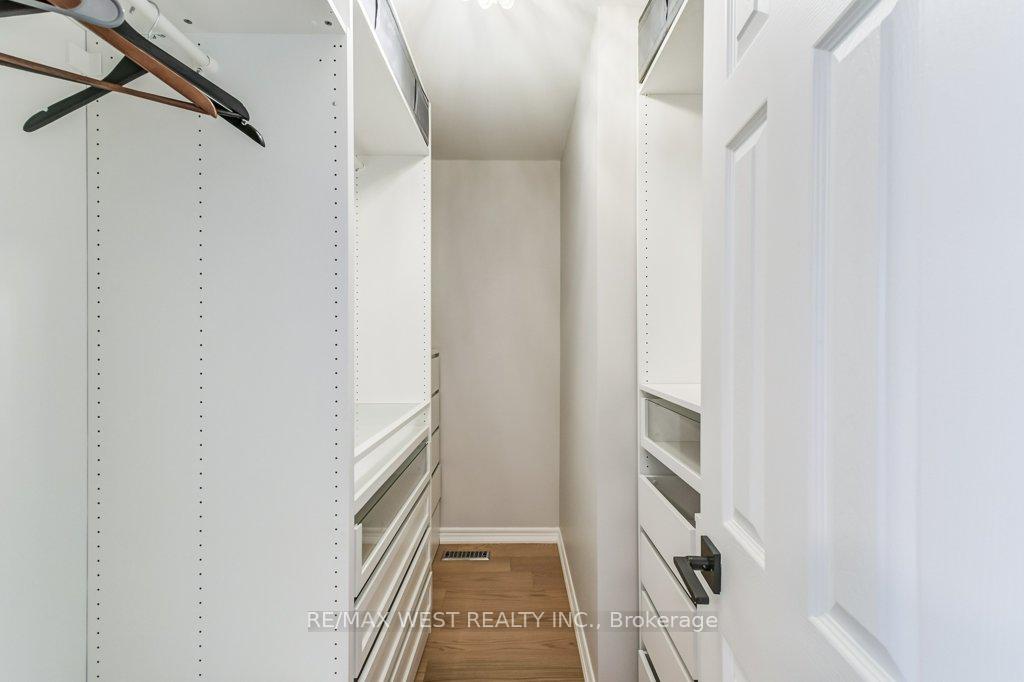 Photo 27 of 31 Watkins Glen Crescent, Aurora, Bayview Wellington — HOMEH