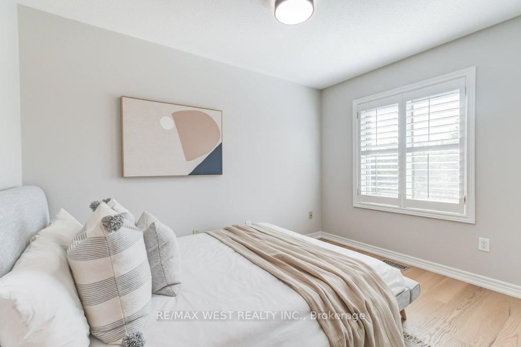 Photo 28 of 31 Watkins Glen Crescent, Aurora, Bayview Wellington — HOMEH