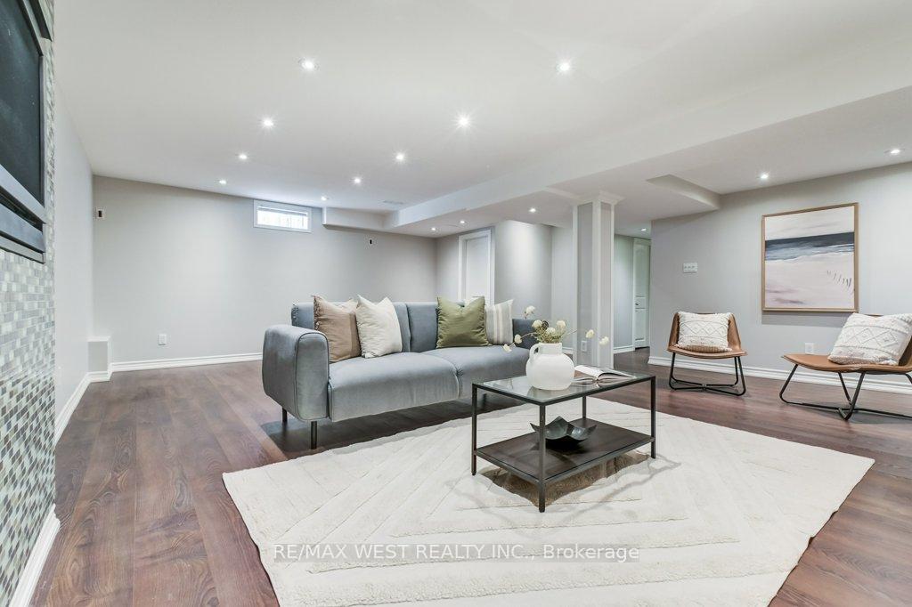 Photo 33 of 31 Watkins Glen Crescent, Aurora, Bayview Wellington — HOMEH