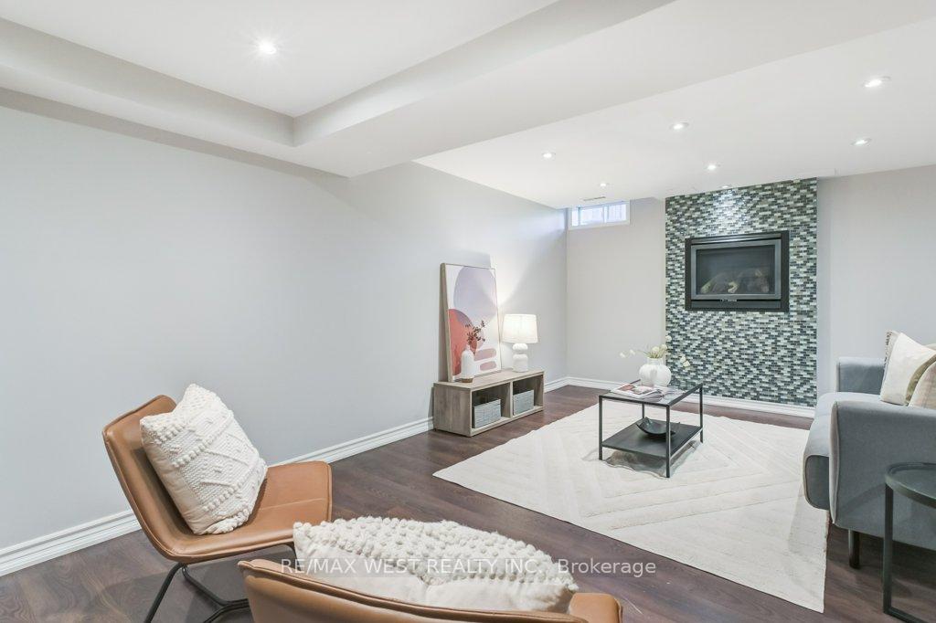 Photo 34 of 31 Watkins Glen Crescent, Aurora, Bayview Wellington — HOMEH