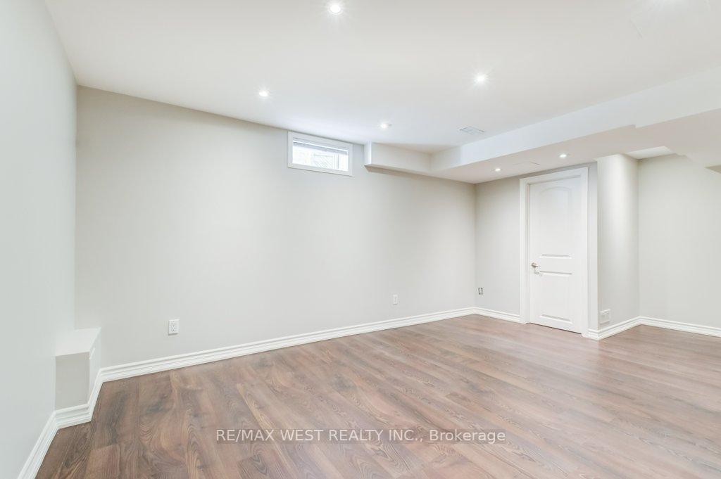 Photo 38 of 31 Watkins Glen Crescent, Aurora, Bayview Wellington — HOMEH