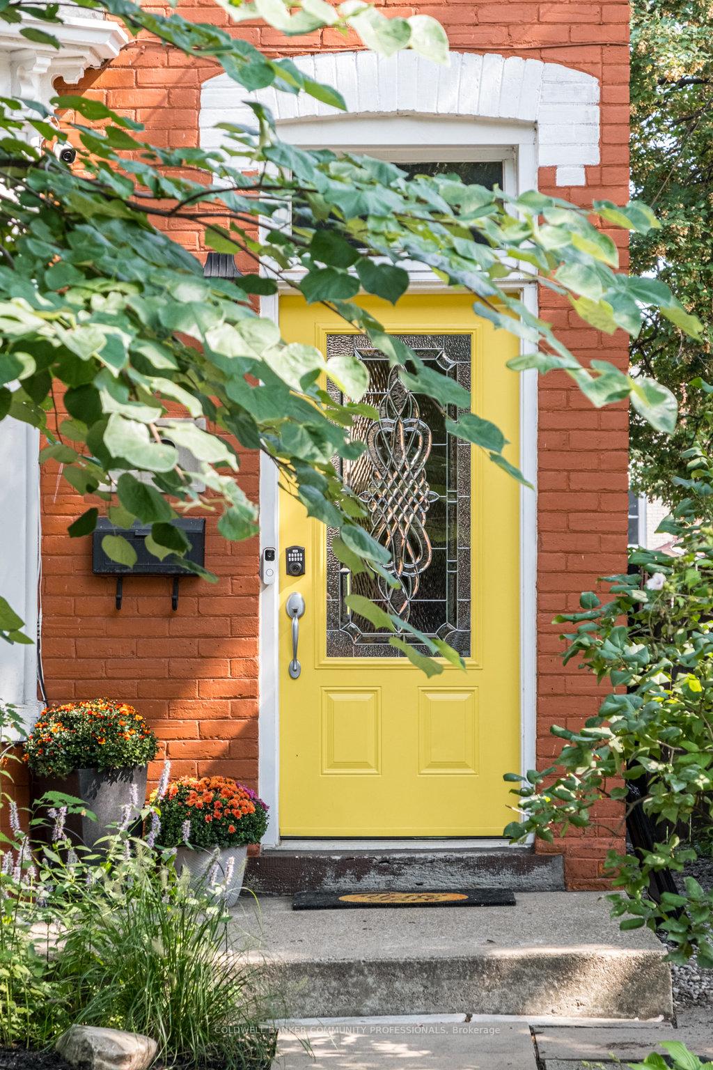 Photo 4 of 52 Emerald Street N, Hamilton, Landsdale — HOMEH