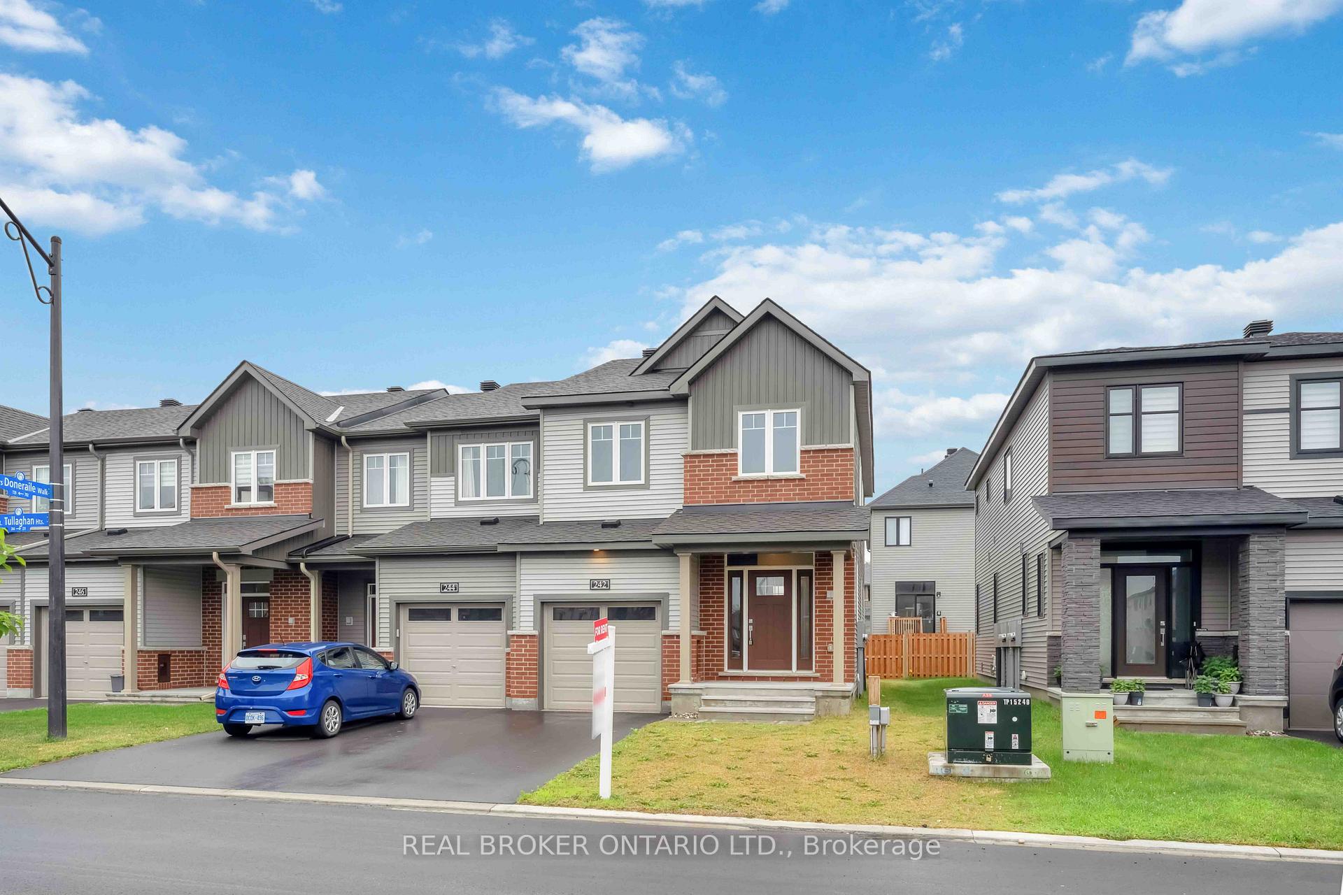 Photo 3 of 242 Tullaghan Heights, Ottawa, Barrhaven - Half Moon Bay — HOMEH