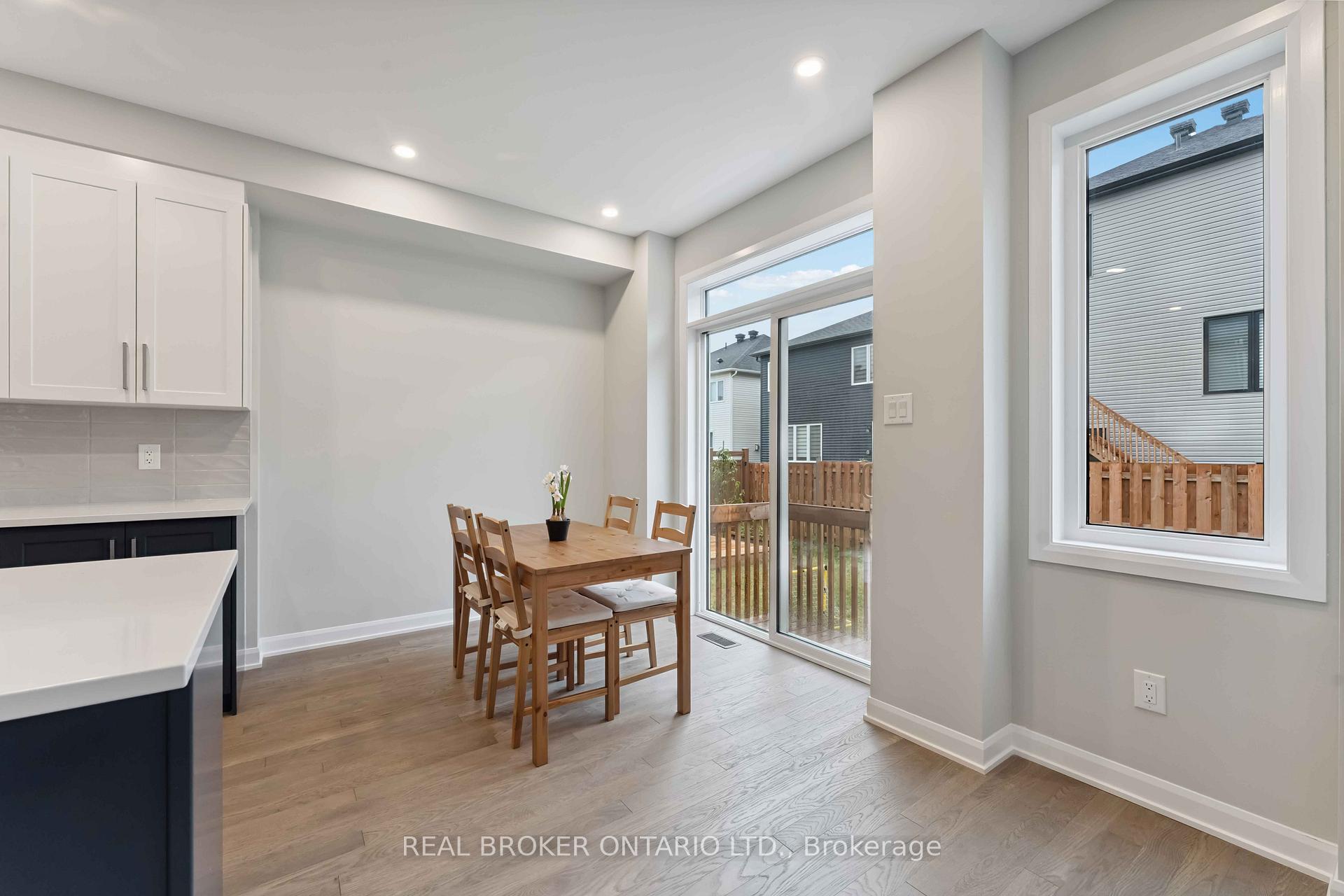Photo 10 of 242 Tullaghan Heights, Ottawa, Barrhaven - Half Moon Bay — HOMEH