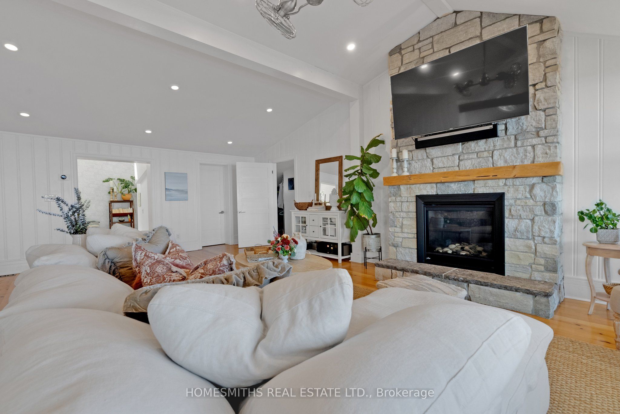 Photo 22 of 141 Cedar Crest Beach Road, Clarington, Bowmanville — HOMEH