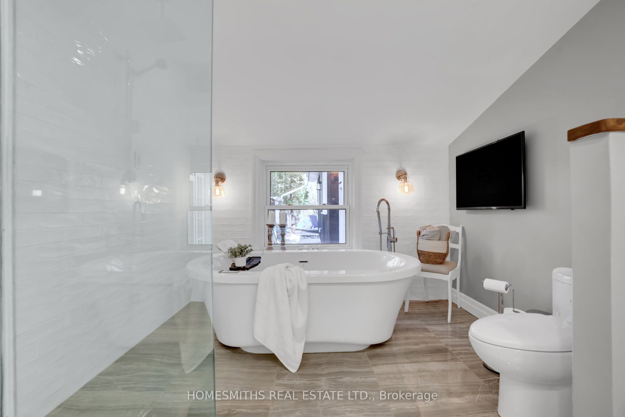 Photo 25 of 141 Cedar Crest Beach Road, Clarington, Bowmanville — HOMEH