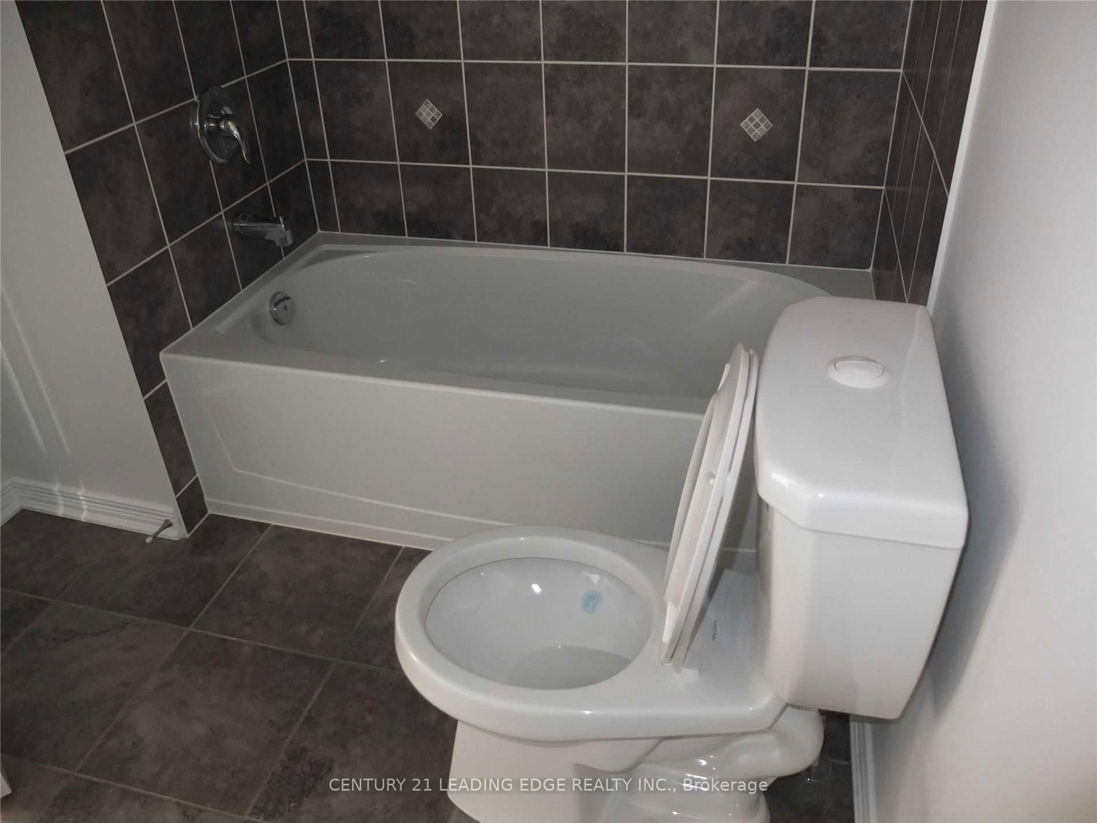 Photo 9 of 105 Silverwood Ave, Richmond Hill, Devonsleigh — HOMEH