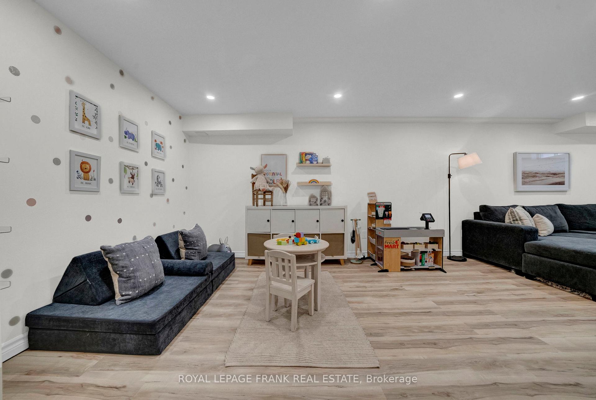 Photo 16 of 51 McMann Crescent, Clarington, Courtice — HOMEH